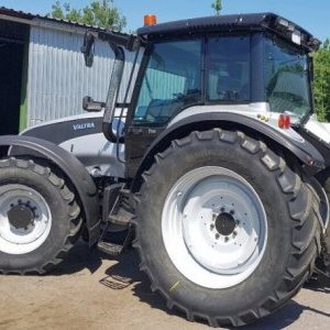 foto 210HP ciagnik Valtra T190 obrotowe siedzisko