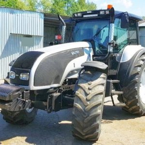 foto 210HP ciagnik Valtra T190 obrotowe siedzisko