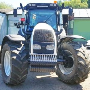 foto 210HP ciagnik Valtra T190 obrotowe siedzisko