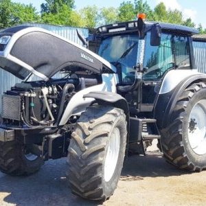 foto 210HP ciagnik Valtra T190 obrotowe siedzisko